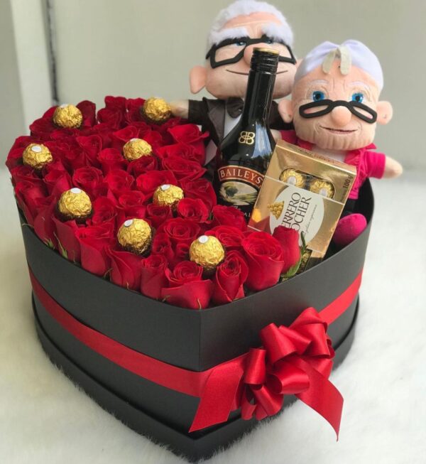 Caja premium rosas y pareja de viejitos + bailys y caja Ferrero rocher