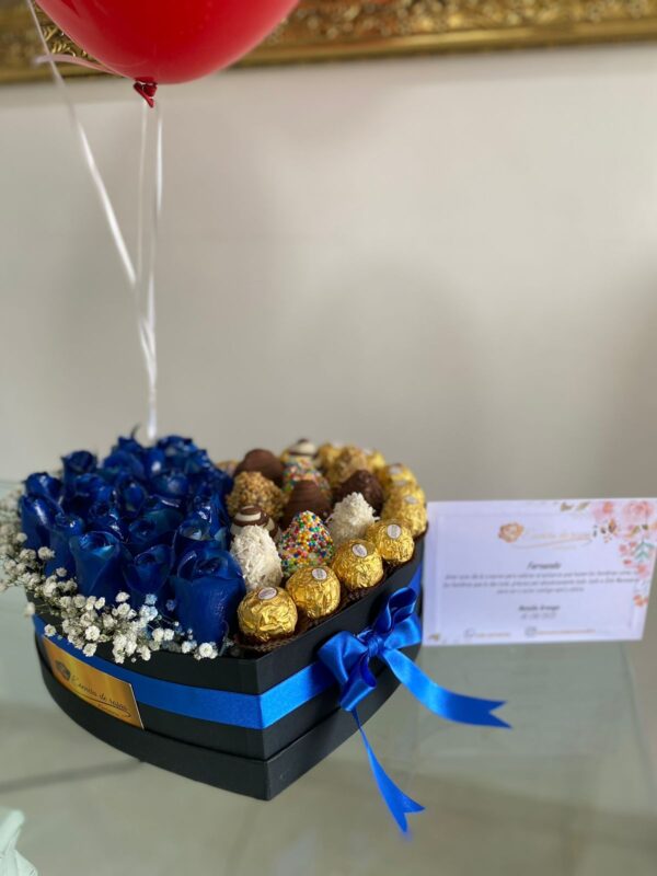 Corazón Rosas azules, Miti miti fresas y chocolates Ferrero rocher