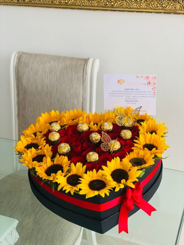 Corazón premium girasoles y rosas, chocolates y mariposas 🌻🥰