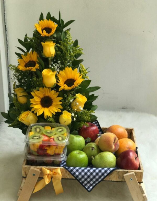 Desayuno de frutas, girasoles y flores 🌻🥰