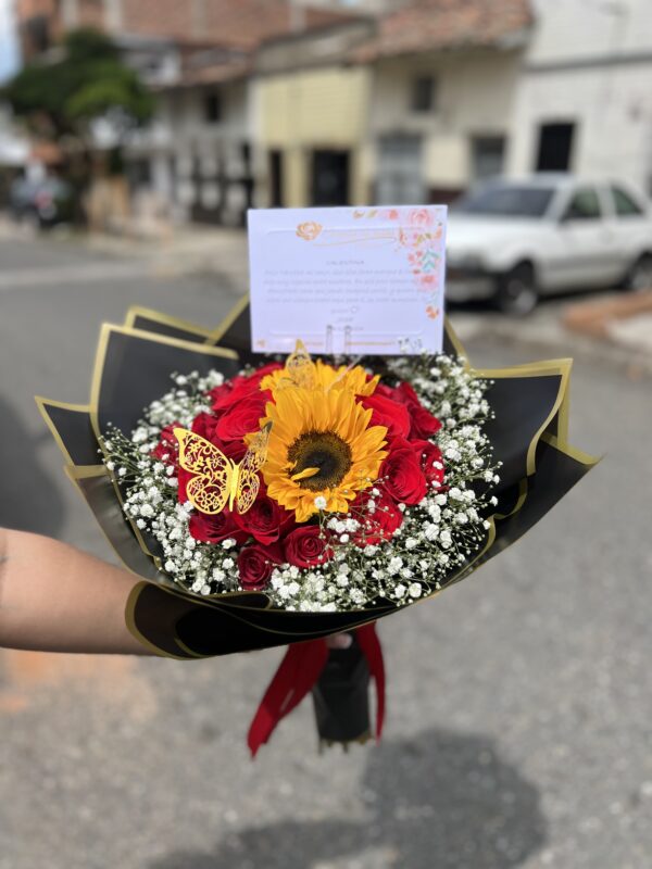 Boquet girasoles y rosas🌹🌻 - Image 3