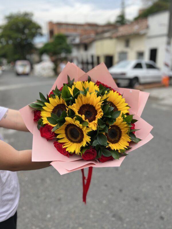 Boquet girasoles y rosas 🌻🌹