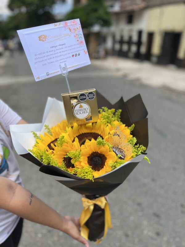 Ramillete girasoles + Caja Ferrero rocher🌻💛 - Image 2
