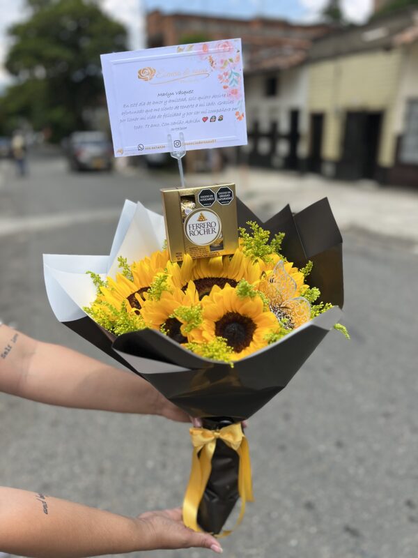 Ramillete girasoles + Caja Ferrero rocher🌻💛