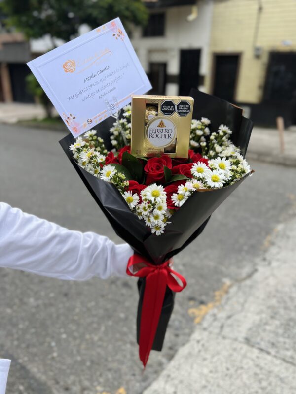 Ramillete 12 rosas 🌹 🌼